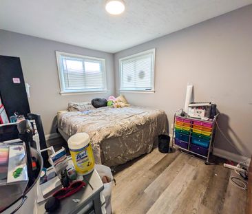 5-Bedroom House with Full In-Law Suite – St. Catharines! - Photo 5