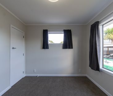 Family-Friendly Home for Rent in Saint Andrews, Hamilton - Photo 4