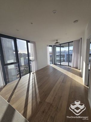 Stylish & Spacious 2-Bedroom Apartment â Just Steps from the Brisbane River!! - Photo 1