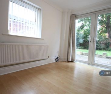 2 bedroom maisonette to rent - Photo 5