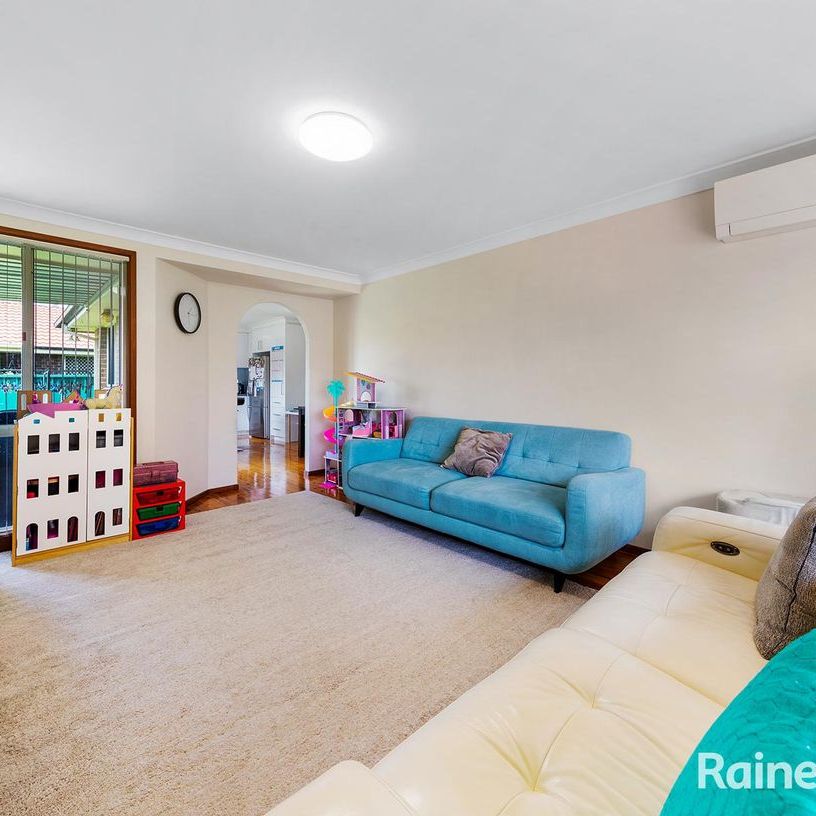 BEAUTIFUL VILLA IN THE HEART OF INGLEBURN READY TO BE YOURS! - Photo 1