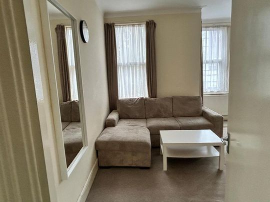 Studio to rent - Photo 1