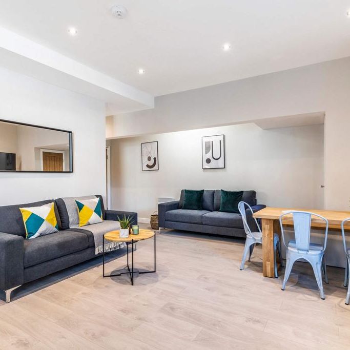 6 bedroom house to rent - Photo 1