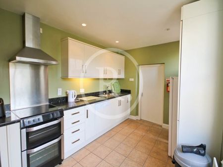 1 Bed - Custom House Street, Aberystwyth, Ceredigion - Photo 3