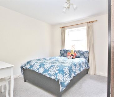 International Way, Sunbury-on-Thames, Surrey, TW16 7HR - Photo 1