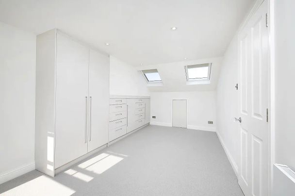 5 bedroom house in Chiswick - Photo 1