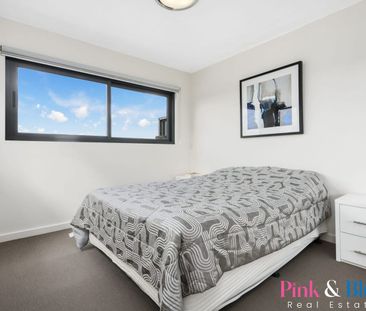 Prime Convenience, Spacious, Modern and Bright Apartment for Rent - Photo 3
