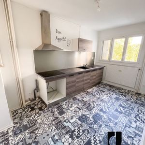 Location Appartement 3 pièces 74m² - Photo 2