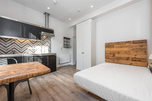 Studio to rent - Photo 1