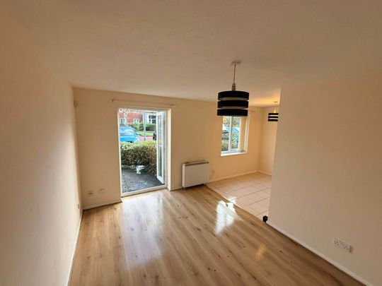 Price £925 pcm - Available 17/12/2025 - Unfurnished - Photo 1