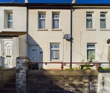 3 bed house to rent in Martin Road, Strood, ME2 - Photo 3