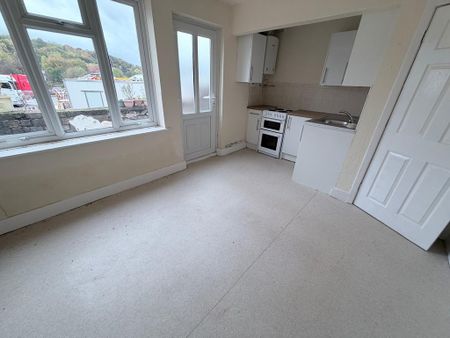 2 bedroom semi-detached house to rent - Photo 5