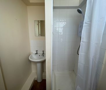 Studio Flat, Mede House, SO15 - Photo 3