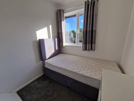 3 bedroom semi-detached house to rent - Photo 4