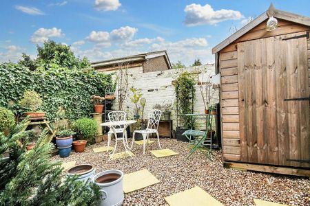 3 bedroom semi-detached house to rent - Photo 5