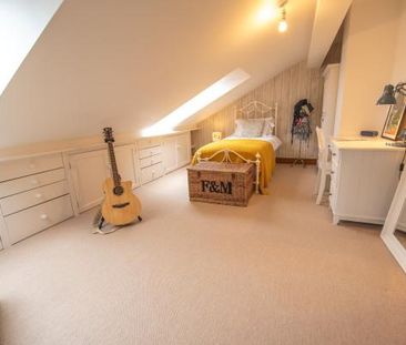 4 bedroom character property to rent - Photo 1