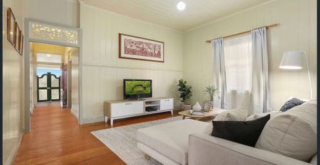 Beautiful family home! - Photo 4