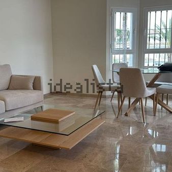 Alquiler de dúplex en Urbanización Los Naranjos de Marbella - Photo 1