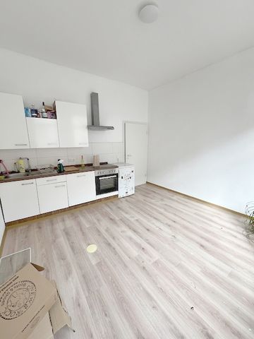 Helle & moderne 2-Zimmer-Altbauwohnung mit Einbauküche in zentraler Lage - Photo 5