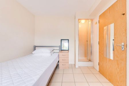 £822 p/w (£3,562 pcm) - Photo 3