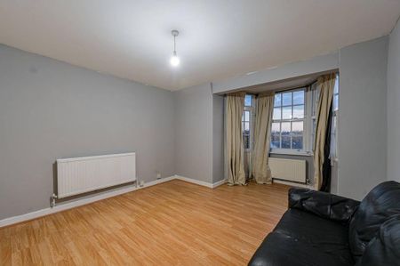 3 bedroom flat to rent - Photo 2