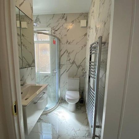 1 bedroom in a house share to rent - Photo 3