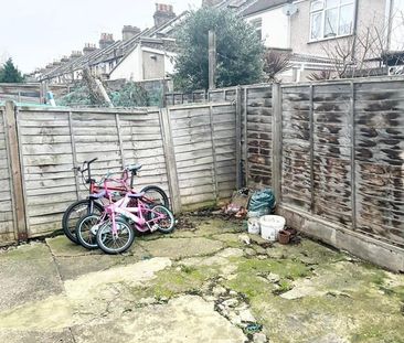 3 Bed Terraced House, Chadwin Road, E13 - Photo 6