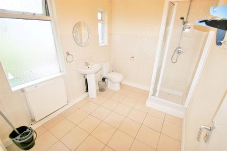 3 Bed Flat, North Hill Road, LS6 - Photo 5