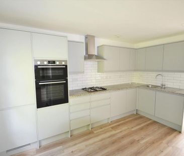 3 bedroom flat to rent - Photo 6