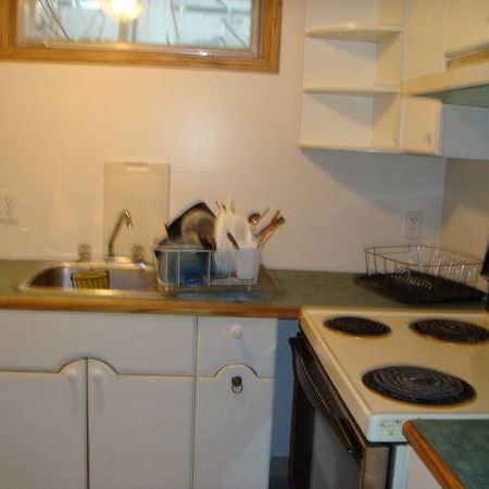 Well maintained 1 bdrm plus den lower suite by University! - Photo 3