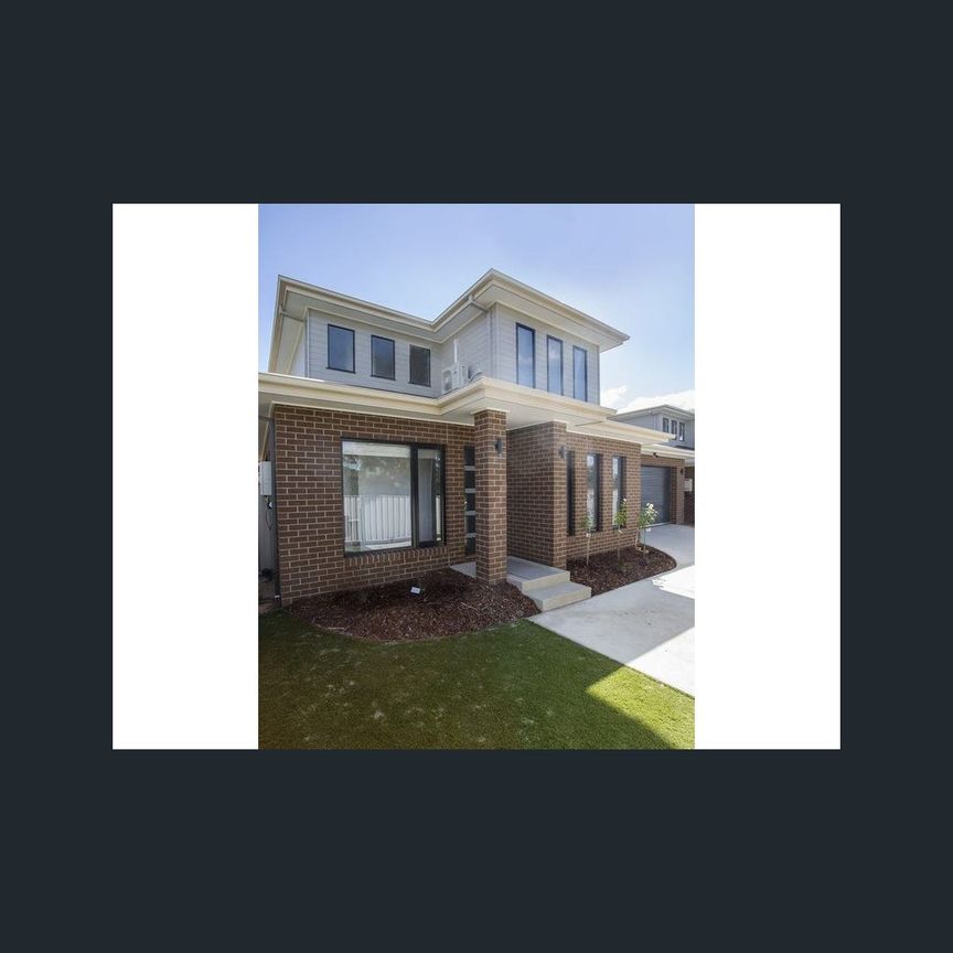 2/31 Booth Street, Golden Square, Vic 3555 - Photo 1
