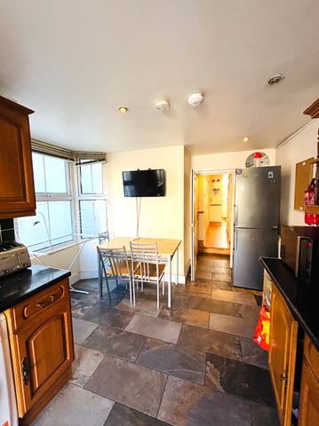 Room in a Shared House, Natal Road, SW16 - Photo 5