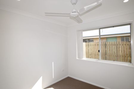 BREAK LEASE ::MODERN FOUR BEDROOM HOME IN NEW AUCKLAND - Photo 4