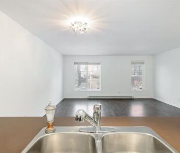 Appartement Montréal (Le Sud-Ouest) À Louer - Photo 1