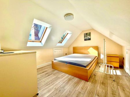 1 bedroom in a house share to rent - Photo 3