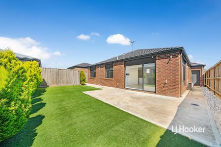 60 Cloudburst Avenue, Wyndham Vale VIC, Belconnen - Photo 2