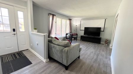 For Lease - 688 7th Line, Oro-Medonte, Ontario - Photo 5