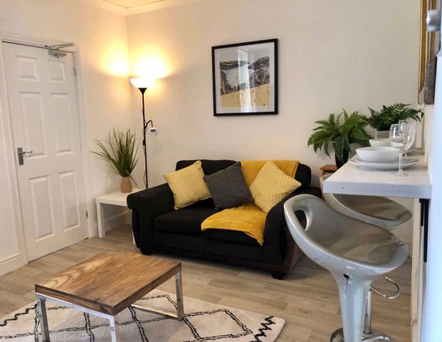 Jersey Road Room 4 - Photo 1