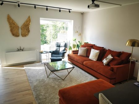 Ljus och välplanerad radhus med 3 sovrum i Margretelund, nära skog och hav! - Photo 2