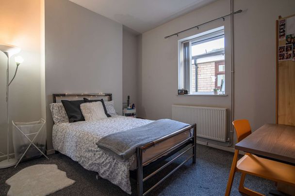 Luxury 4 bedroom house in the heart of Cathays - Photo 1