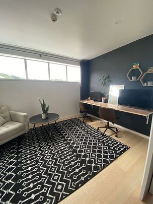 Large 4-bedroom apartment with amazing views! - Photo 1