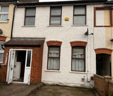 3 bedroom terraced house to rent - Photo 6