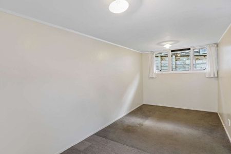 Private 1-Bedroom 1-Office Kingsland Duplex Unit - Photo 3