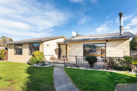 Charming 3BR Home in Hoon Hay! - Photo 2