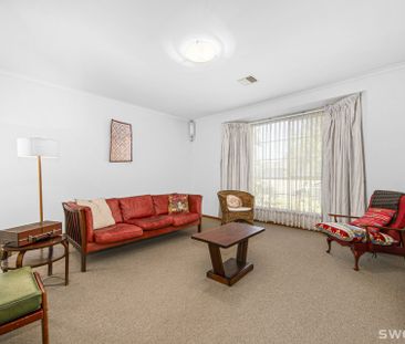 Cosy three-bedroom, two-bathroom home in ideal location - Photo 4