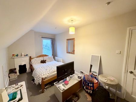 1 bedroom in a house share to rent - Photo 2