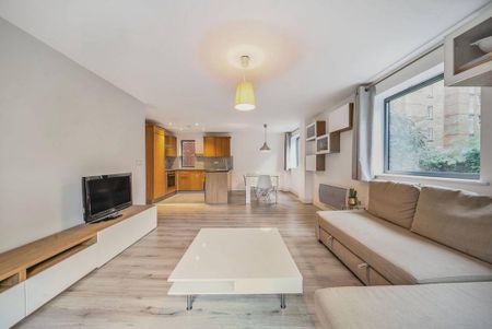 3 bedroom flat to rent - Photo 2