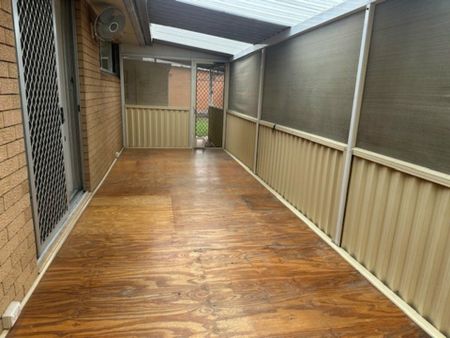 FRESHLY PAINTED 3 BEDROOM HOME - Photo 3