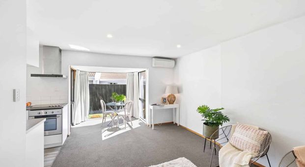 Quiet 2 bedroom unit house - Photo 1