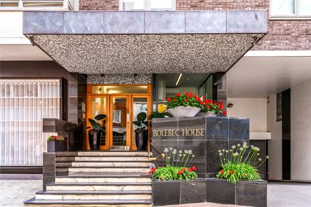 A bright fourth floor apartment with Balcony in Belgravia. - Photo 2